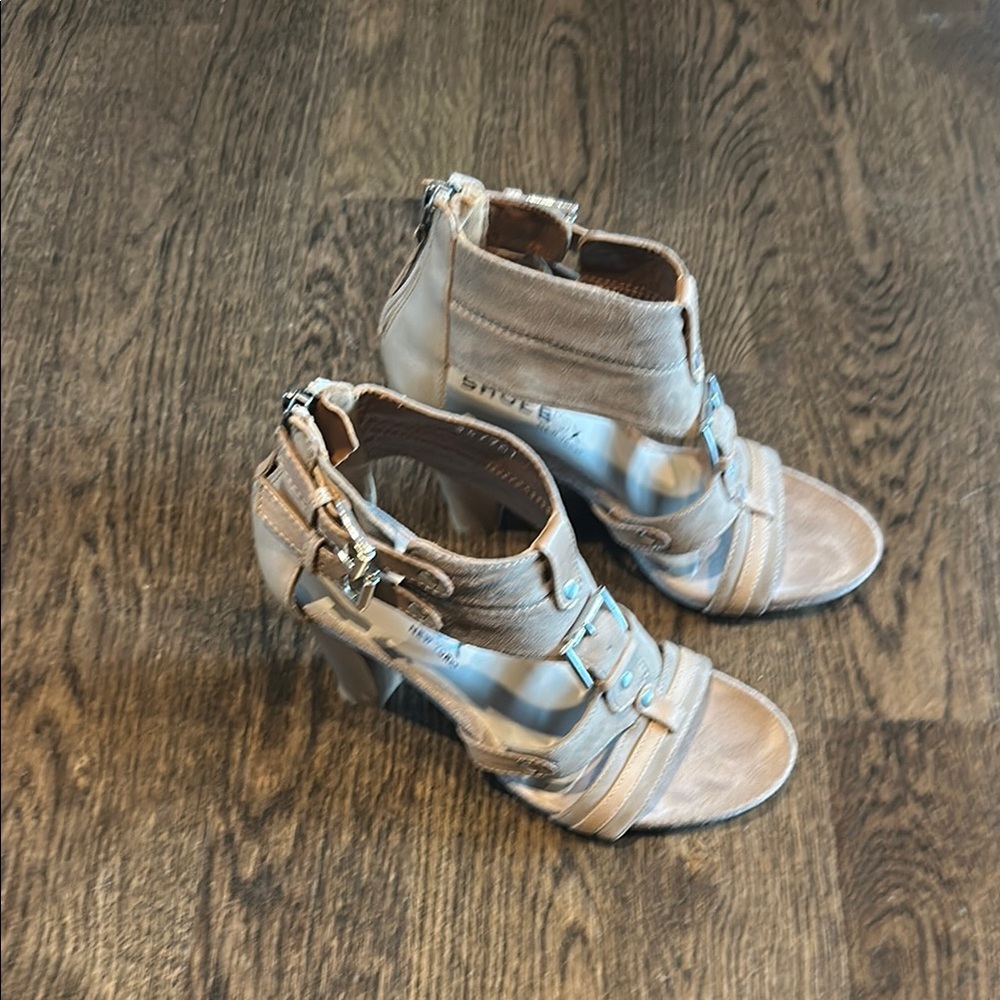 Shoe Box size 35 gladiator sandals